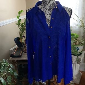 Cold shoulder button up